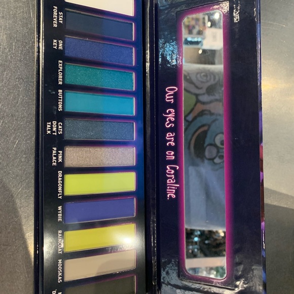 LAST 2! CORALINE 🎨 12 Color Eyeshadow Palette - Picture 4 of 5